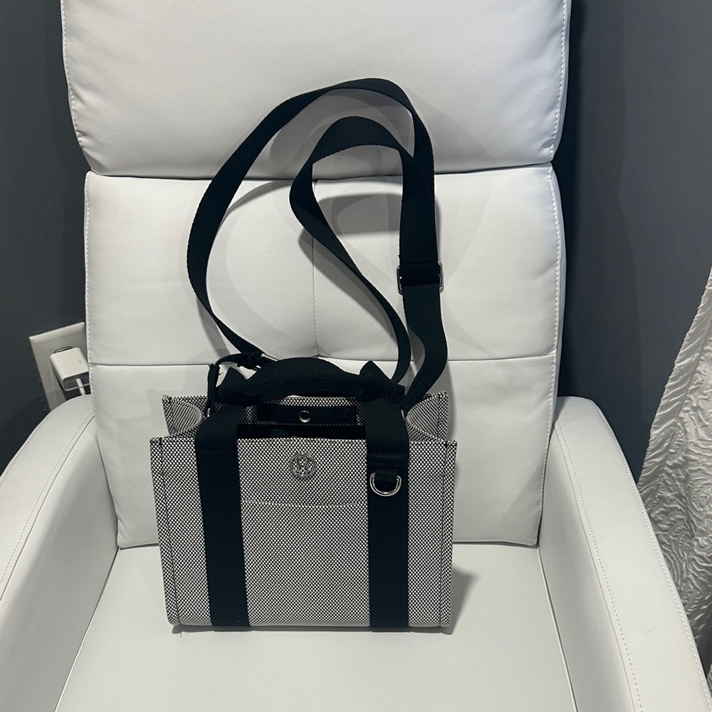 Lululemon Stylish Black and Gray purse